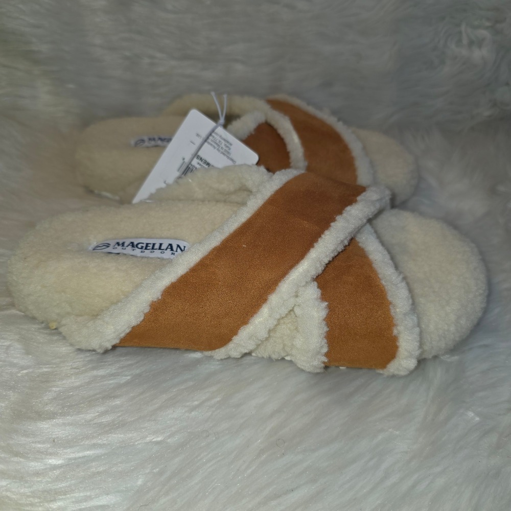 Magellan Outdoors Sherpa Slippers Women's 7 Tan Cream NWT 183344